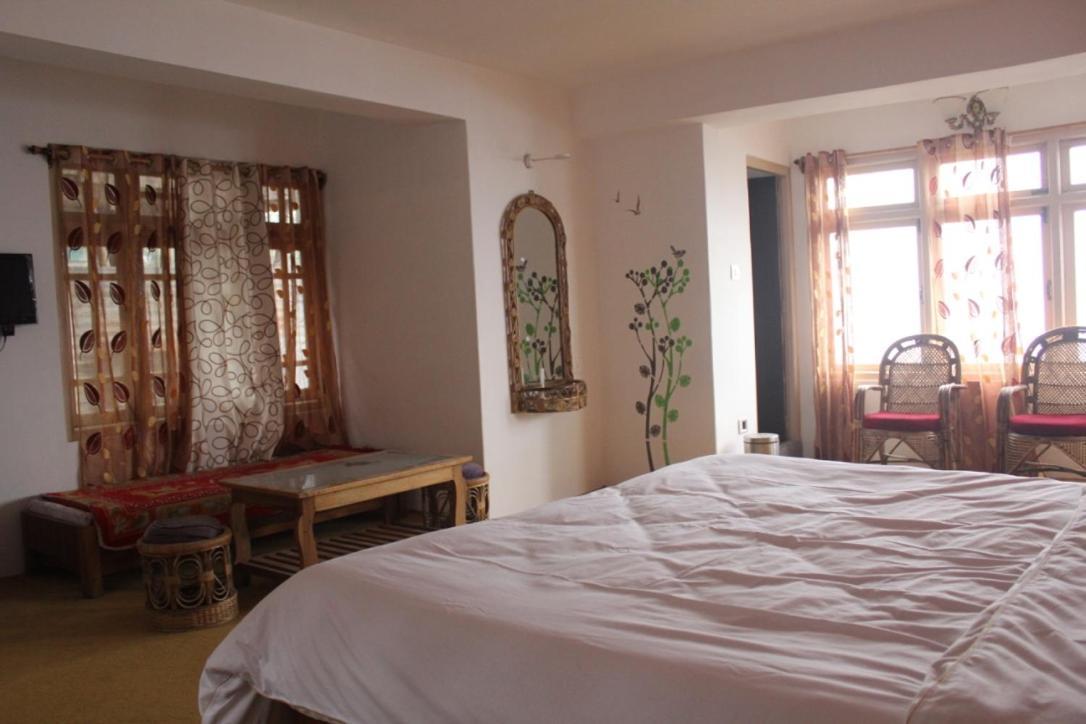 The Ace Pine Valley Hotel Пелинг Екстериор снимка